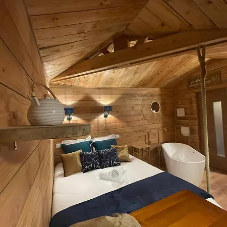 La Dans Les Arbres - Les Pieds Dans Le Pre Domek alpejski *