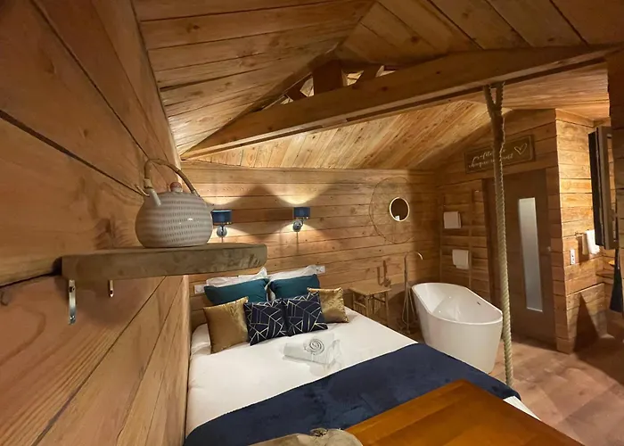 La Dans Les Arbres - Les Pieds Dans Le Pre Alpstuga *