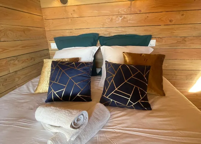 La Dans Les Arbres - Les Pieds Dans Le Pre *